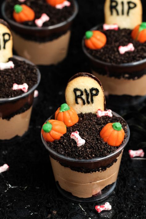 Halloween Dirt Cups Recipe - Frugal Mom Eh! Halloween Moose Dessert, Halloween Dirt Cups Recipe, Halloween Mud Pie, Halloween Dirt Cups Dessert, Spooky Dirt Cups, Halloween Desserts Individual, Healthy Dirt Cups, Halloween Mud Cups, Dirt Parfait