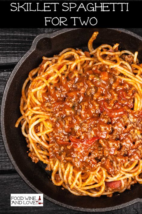 Skillet Spaghetti For Two. So easy to make and so delicious too! #spaghetti #pasta #easy #recipe #romantic Spaghetti For Two, Skillet Spaghetti, Single Serve Meals, Recipe For 1, Pasta Easy, Dinner For One, Single Serving Recipes, Spaghetti Pasta, Cooking For Two