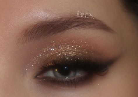 New Year's Makeup Ideas, Smokey Soft Glam, Cute Eye Makeup Aesthetic, Makeup Ideas For New Years, Soft Smoky Eyeshadow, Formal Make Up Ideas, Gold Soft Glam Makeup, Makeup Ideas New Years, Soft Glam Formal Makeup