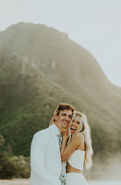 Boho Wedding Look Brides, Kauai Engagement Photos, Beach Elopement Photos, Surf Elopement, Hawaii Couple Pictures, Photoshoot Fits, Bridesmaid Colours, Hawaiian Elopement, Oahu Trip