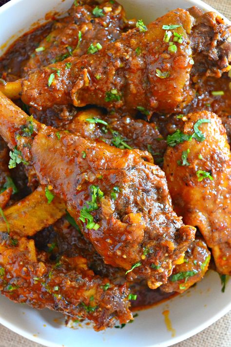 Garlic Kuku Kienyeji (with homemade spice blend) Kienyeji Chicken Recipe, Kenyan Dishes Recipe, Kenyan Food Recipes, Simple Chicken Recipes, Chicken Chop, Kenyan Food, African Recipes Nigerian Food, African Dishes, Dried Rosemary