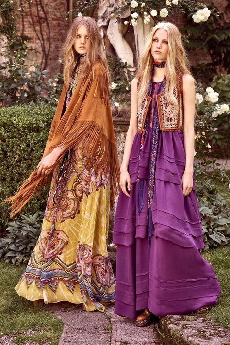 - ElleSpain Moda Z Lat 70., Vetement Hippie Chic, Resort 2017 Fashion, Moda Hippie, Mode Hippie, Estilo Hippie, Mode Boho, Hippie Outfits, Bohemian Clothes