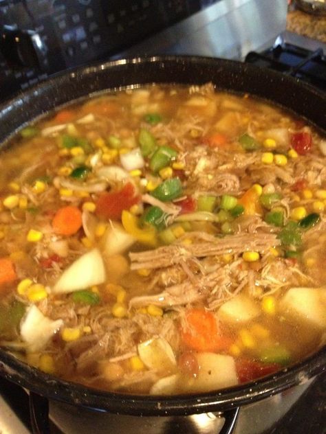 Kentucky Burgoo, Types Of Soup, Canning Soup Recipes, Canning Pressure Cooker, Canning Granny, Soup Making, Preserving Recipes, Pressure Canning Recipes, Brunswick Stew