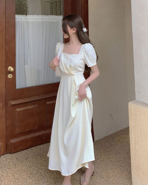 Simple White Dress, Sunday Dress, Elegant Dresses Classy, Trendy Dress Outfits, Korean Fashion Dress, Modest Fashion Outfits, Fancy Outfits, Casual Style Outfits, Classy Dress