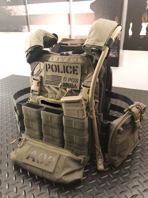 Tactical Backpack Setup, Police Tactical Vest, Military Loadout, Military Tactical Vest, Tactical Suit, Police Gear, Tactical Gear Loadout, Combat Gear, Tactical Equipment