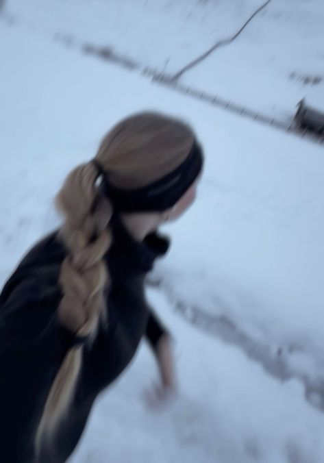 Running In The Snow Aesthetic, Winter Workout Motivation, Running In Winter Aesthetic, Winter Fitness Aesthetic, Running Aesthetic Winter, Winter Running Aesthetic, Winter Arc Aesthetics, Winter Arc Motivation, Winter Vision Board