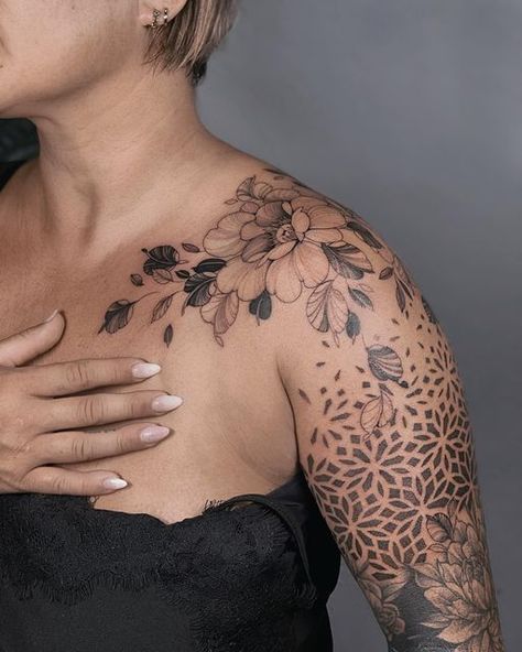 Shoulder Filler Tattoo, Floral Tattoo Design Shoulder, Floral Chest And Shoulder Tattoo, Botanical Chest Tattoo Female, Flower Chest Piece Tattoo Female, Botanical Shoulder Tattoo, Floral Shoulder Piece Tattoo, Large Floral Shoulder Tattoo, Dandelion Tattoo