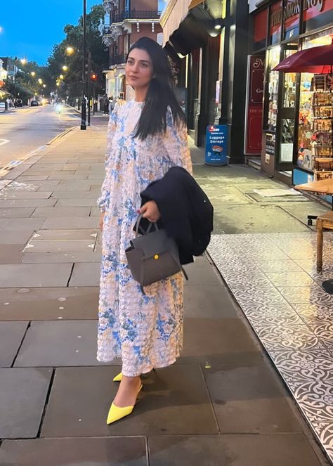 Sara Khan, Female Clothes Outfits, Sarah Khan, Celebrity Casual Outfits, Desi Fashion Casual, Pakistani Fancy Dresses, Business Casual Outfits For Work, Quick Outfits, Stylish Dress Book