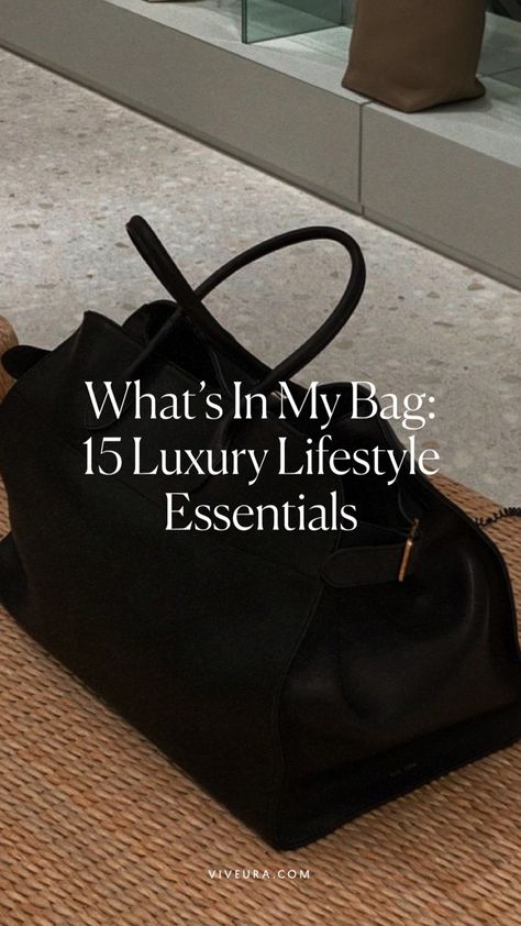 luxury life, luxury living, luxury aesthetic, luxury handbag Chic Travel Accessories, Everyday Bag Essentials, Luxury Travel Bag, Classy Purses, Luxury Lifestyle Travel, Living Luxury, What's In My Bag, My Daily Routine, Aesthetic Luxury