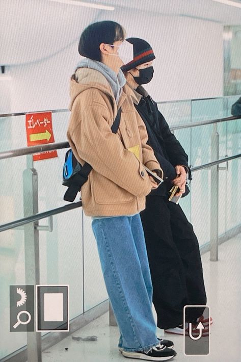 Seungmin Airport, Kids Fashion Clothes, Piece Of Cake, Stray Kids Seungmin, Piece Of Cakes, Airport Style, Airport Outfit, Korean Singer, Stray Kids