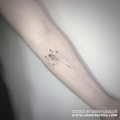 Shooting Star Tattoo Designs, Comet Tattoo, Back Of Neck Tattoos For Women, Shooting Star Tattoo, Cute Matching Tattoos, Universe Tattoo, Neck Tattoos Women, Back Of Neck Tattoo, Star Tattoo Designs