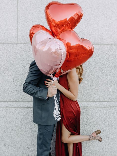 Valentines Photography Couples, Aesthetic Valentines Day, Chaotic Mind, Aesthetic Valentines, Valentines Day Crafts, Valentines Day Decoration, Couple Photo Ideas, Valentine Mini Session, Decor Valentines Day