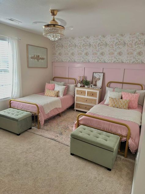 2 Sister Room Ideas, Room Decor For Two Sisters, Shared Room Girls Sisters, 3 Girls In One Bedroom, Girls Room Two Beds, Twin Girls Room Ideas, Girls Bedroom Twin Beds, Teen Shared Bedroom Ideas Sisters, Sister Sharing Room Ideas