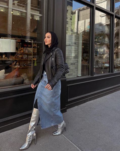 Long Boots Outfit Hijab, Hijabi Boots Outfit, Maxi Jean Skirt Outfits, Streetwear Hijab, Long Denim Skirt Outfits, Skirt Outfits For Women, Long Boots Outfit, Muslim Outfit, Fashion Dresses For Women