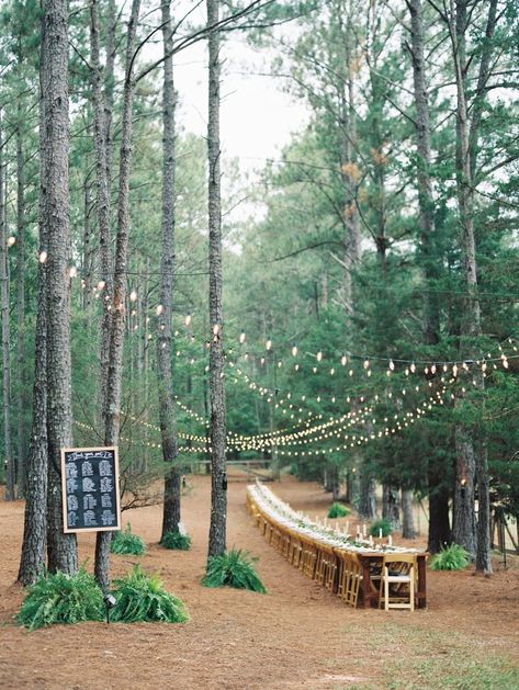 Woodland Wedding Dress, Rustic Wedding Table Setting, Forest Wedding Reception, Woodland Wedding Decorations, Long Table Wedding, Wedding Invitation Trends, Beau Film, Long Tables, Led Decoration