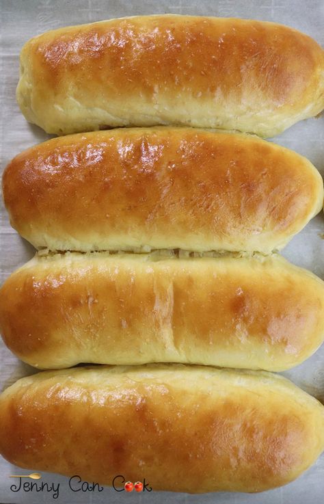 Homemade Hot Dog Buns, Buns Homemade, Jenny Can Cook, Hot Dog Buns Recipe, Homemade Hot Dogs, Best Bread Recipe, Hot Dog Recipes, Bread Bun, Bun Recipe