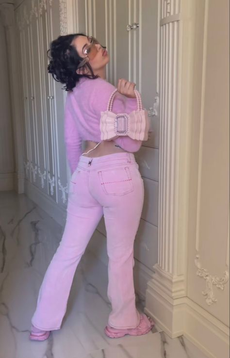 kali uchis Kali Uchis Style Fashion, Y2k Kali Uchis, Kali Uchis Fits, Kali Uchis Style Outfit, Kali Uchis Iconic Outfits, Kali Uchis Y2k, Kali Uchis Concert Outfit Ideas, Kali Uchis Fashion, Kali Uchis Clothes