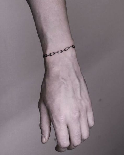 Chain Bracelet Tattoo Men Women Chain Around Wrist Tattoo, Chain Bracelet Tattoo Wrist, Red Line Wrist Tattoo, Fine Line Chain Tattoo, Mens Bracelet Tattoo, Simple Chain Tattoo, Men Bracelet Tattoo, Wrist Chain Tattoo, Bracelet Hand Tattoo