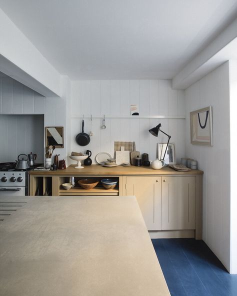 THE CURATED KITCHEN: A GUIDE — Hannah Bullivant - Seasonal Interior Stylist & Decluttering Expert British Standard Kitchen, Home Decor Ideas Vintage, Kitchen Decluttering, Curated Kitchen, Plain English Kitchen, Labour And Wait, Declutter Kitchen, Plain English, Kitchen Cupboard Designs