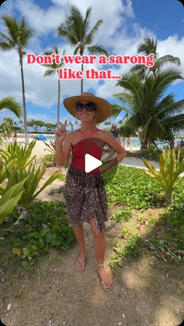 Hot Beach Outfits, Beach Cover Up Outfit, Sarong Wrap Beach Covers, How To Tie A Sarong, Scarf Hacks, Sarong Scarf, Swimsuit Sarong, Beach Ware, Sarong Wrap