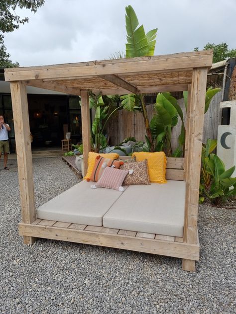 Day Bed Ideas Outdoor, Diy Outdoor Cabana Lounge, Patio Daybed With Canopy, Diy Outdoor Bed Lounge, Diy Outdoor Bed, Outdoor Daybed Ideas, Outside Bed, Diy Cabana, Cabana Ideas