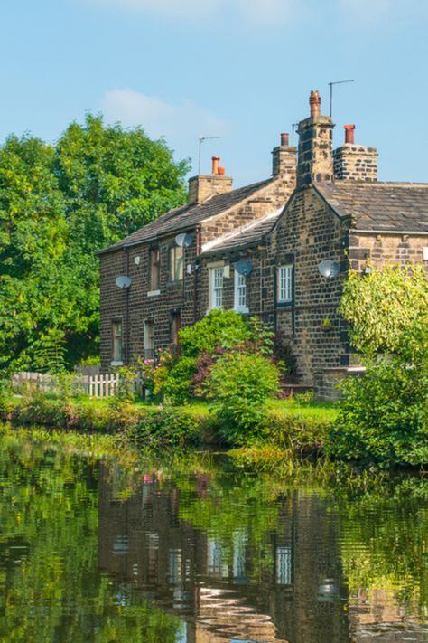 Discover the hidden treasures of Northern and Central England with us! 🌟 From the breathtaking Yorkshire Dales to the quaint streets of Ludlow, absorb the history and stunning landscapes of Shakespeare's hometown. Join our unforgettable journey off the beaten path!

#England #Yorkshire #Straford-Upon-Avon #Gloucester #Adventure #Travel Gloucester England, Stunning Landscapes, Yorkshire Dales, Off The Beaten Path, Travel Packages, Gloucester, Hidden Treasures, Travel Dreams, Yorkshire