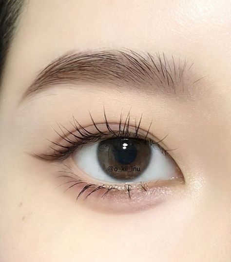 Eye Makeup Simple, Doe Eye Makeup, Korean Beauty Standards, Soft Makeup Looks, Makeup Simple, Cute Eye Makeup, Doll Eye Makeup, Korean Eye Makeup, Makeup Accesories