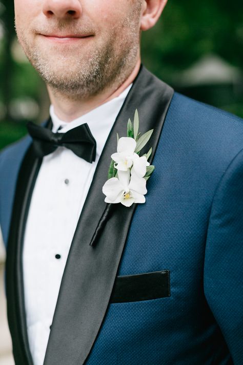 Mini phalaenopsis orchid boutonniere. Emily Wren Photography (emilywrenweddings.com) White Orchid Boutonniere, Orchid Boutonniere, Orchid Corsages, White Rose Boutonniere, Buttonhole Flowers, White Boutonniere, White Wedding Decorations, Wedding Tux, Button Holes Wedding