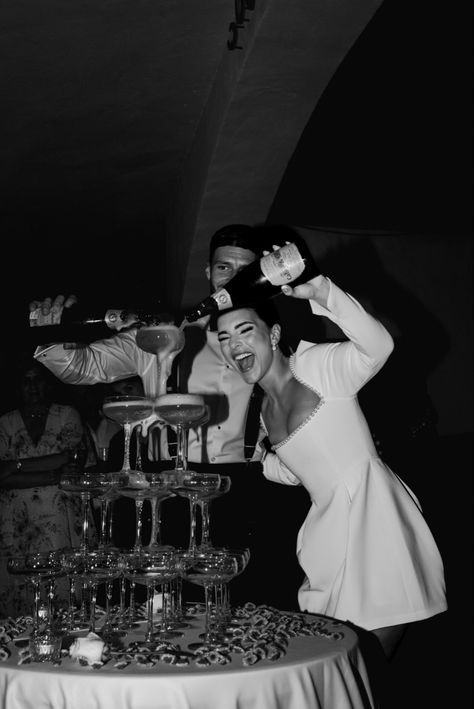 Old Hollywood Wedding Photography, Black And White Wedding Photoshoot, Black And White Flash Wedding Photos, Speakeasy Wedding Aesthetic, Black And White Wedding Photos Vintage, Old School Wedding Aesthetic, Vintage Wedding Black And White, Classy Black And White Photoshoot, Champagne Tower Photoshoot