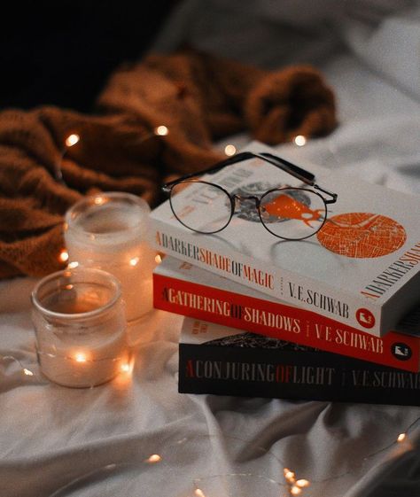 Book Flatlay, Book Photography Instagram, Bookstagram Inspiration, D Book, Book Instagram, Reading Art, Christmas Photography, Composition Photography, Flat Lay Photography