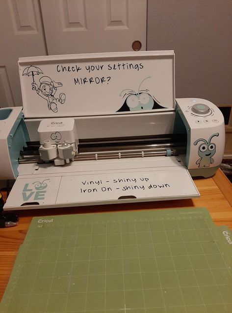 Cricut Expression Projects, Cricut Storage, Cricut Projects Easy, Cricut Explore Air Projects, Circuit Crafts, Cricut Supplies, Idee Cricut, Cricut Explore Projects, Wood Projects Diy