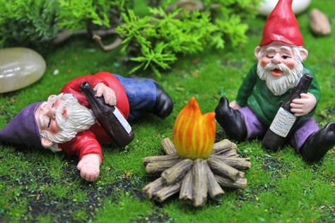 School Skirts, Funny Garden Gnomes, Fairy Garden Gnomes, Garden Figurines, Gnome Statues, Garden Gnomes, Fairy Decor, Vogue China, Outdoor Garden Decor