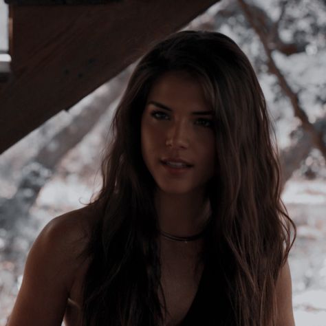 Face Claims Female Grunge, Female Oc Inspiration, Maze Runner Face Claims, Apocalypse Face Claims Female, Marie Avgeropoulos Aesthetic, Twilight Face Claims, Marie Avgeropoulos Icon, Dystopian Girl Aesthetic, Brunette Face Claims