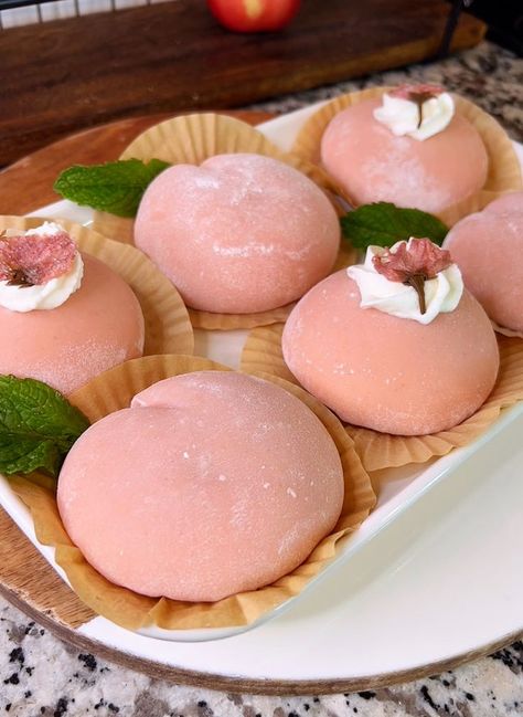 peach mochi Mochi Skin, Peach Mochi, Asian Dessert Recipes, Strawberry Mochi, Asian Dessert, Mochi Recipe, Peach Jam, Peach Juice, Asian Desserts