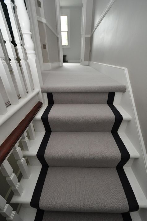 Lambriseringen Gang, Carpeted Stairs, Entrance Hall Decor, Carpet Staircase, Black Stairs, Staircase Runner, Tiled Hallway, House Staircase, Stair Rods