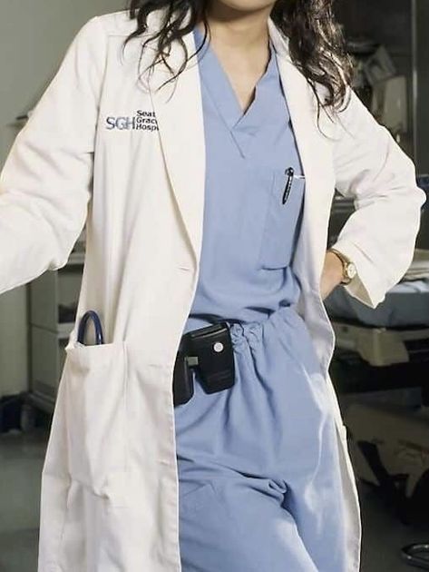 Aesthetic Doctor Outfit, Outfits For Med School, Medschool Outfit, Nursing Students Outfit, Surgeon Aesthetic Female, Nurse Aesthetic Outfit, Doctor Aesthetic Outfit, Doctor Girl Aesthetic, Outfits For Doctors