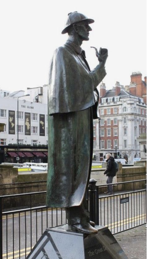 Sherlock Holmes statue at Baker Street station, London King Song, Westminster London, I Love London, Sir Arthur Conan Doyle, Tube Station, London Baby, Love London, 221b Baker Street, Arthur Conan