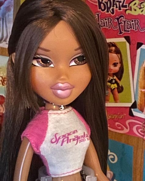 Brown Skin Bratz Doll, Bratz Morena, Brown Hair Barbie, Cute 2000s Outfits, Bratz Doll Makeup, Bratz Yasmin, Bratz Doll Outfits, Brat Doll, Bratz Girls