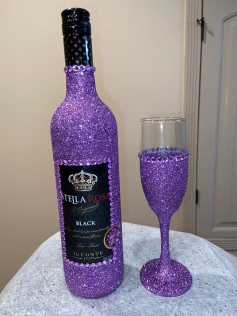 Wine Bottle Glitter, Bedazzled Wine Bottle, Bling Wine Bottle, Decorated Alcohol Bottles For Birthday, Glitter Bottle Diy Alcohol, Decorated Wine Bottles, Bedazzled Liquor Bottles 21st Birthday, Quince Wine Glasses, Gem Alcohol Bottle