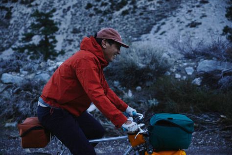 Going Without Knowing: Geoff McFetridge × Norse Projects - BIKEPACKING.com Bikepacking Outfit, Cycling Clothing And Equipment, Cycling Shorts Outfit, Sick Fits, Geoff Mcfetridge, Bikepacking Gear, Wanderlust Fashion, 16mm Film, Bikepacking Bags