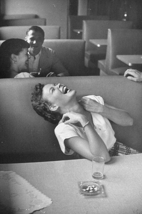 Joyful Woman, Women Laughing, Romy Schneider, Photo Vintage, Victor Hugo, Just Smile, Happy Women, Photography Techniques, White Photo