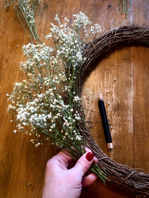 How to make a Spring Wreath – with pink and white dried flowers. – Katy at the Manor Upcycling, Nature, Natal, Wild Wreath, Spring Wreath Tutorial, Easter Floral Wreath, White Dried Flowers, Dried Floral Wreaths, Pink Grass