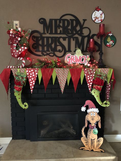 Grinch Decorations House, Grinch Play, Grinch Decorations, Grinch Christmas Party, Candy Christmas Tree, Grinch Christmas Tree, Grinch Christmas Decorations, Christmas Yard Art, Merry Grinchmas