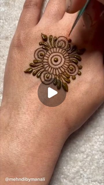 Easy Beautiful Mehndi Designs, Simple Henna Design For Beginners, Simple Mehndi Designs Fingers Easy, Mehendi Designs For Fingers Simple, Easy Flower Mehendi Designs, Fingertip Henna, Left Hand Back Side Mehendi Designs, Finger Design Mehndi, Easy Simple Mehendi Designs