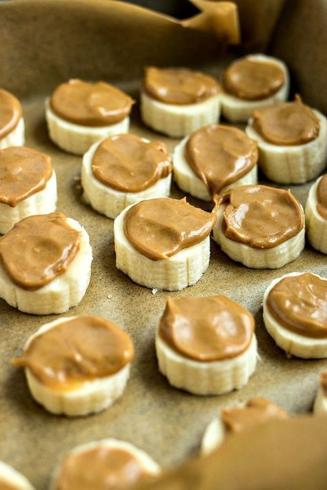 10 Late Night Snacks That You Won’t Feel Guilty After Eating Banana Slices With Peanut Butter, Frozen Banana And Peanut Butter, Peanut Butter And Bananas, Banana Peanut Butter Frozen Treats, Frozen Peanut Butter Banana Bites, Banana Peanut Butter Snack, Healthy Snacks Peanut Butter, Banana And Peanut Butter Snack, Snacks With Peanut Butter