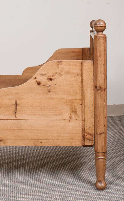 Pine Sleigh Bed, Vintage Sleigh Bed, Toddler Bed Unique, Vintage Kids Bed, Vintage Toddler Bed, Antique Wooden Bed, Kids Wooden Bed, Bed Kind, Wooden Toddler Bed