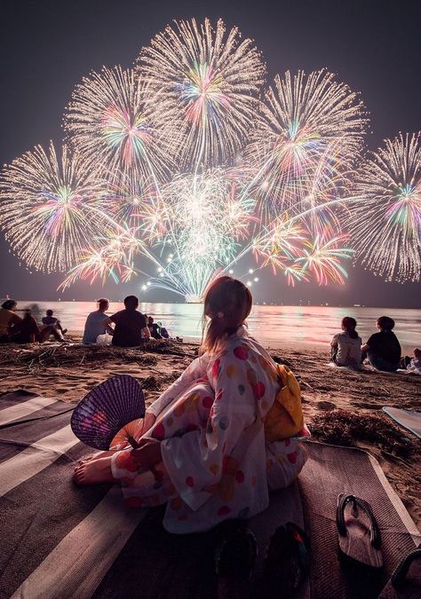 Summer In Japan, Matsuri Festival, Japan Summer, Fireworks Festival, Japanese New Year, New Years Traditions, Japanese Festival, Japan Aesthetic, Aesthetic Japan