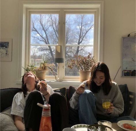 𝙡𝙮𝙣𝙣⁷ on Twitter: "i love sundays at home… " Christina Aguilera, Lev Livet, Friend Goals, Friendship Goals, Friend Photoshoot, Foto Inspiration, 가을 패션, Teenage Dream, Future Life