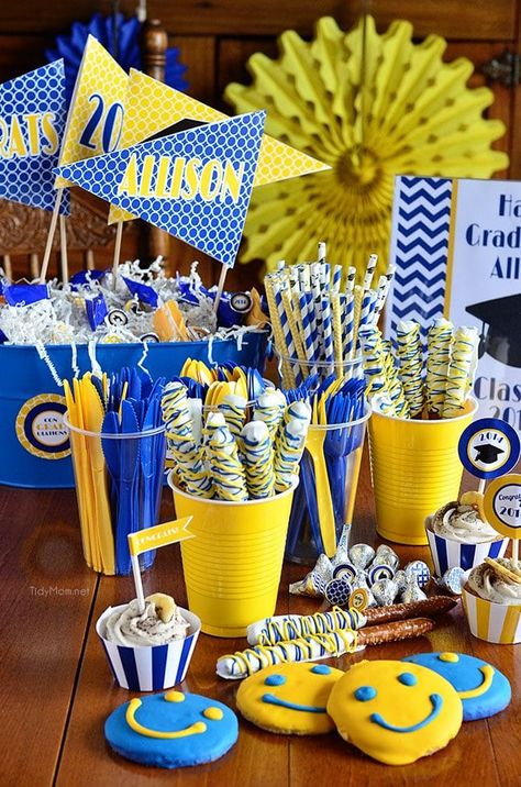 Trunk Party, Backyard Graduation Party, Party Theme Ideas, Graduation Party Foods, 8th Grade Graduation, Graduation Party Themes, Graduation Party Ideas, College Graduation Parties, High School Graduation Party