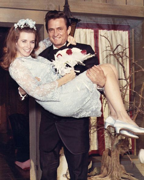 Johnny Cash And June Carter, Johnny Cash And June, Johnny Cash June Carter, Save Money Wedding, Celebrity Wedding Photos, June Carter, June Carter Cash, Johnny And June, Wonderful Tonight